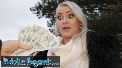Public agent - mooie blonde doet orale seks en seks voor geld