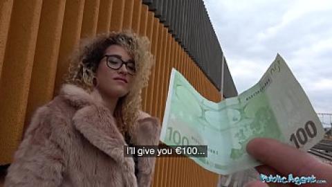 Public Agent - sesso per soldi in euro con una donna coraggiosa