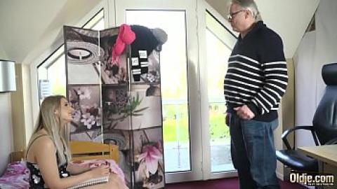 Старому припала до смаку молода вагіна