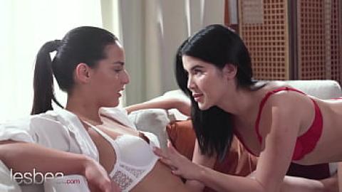 Khiêu dâm với con khốn Séc Lady Dee và người yêu của cô ấy