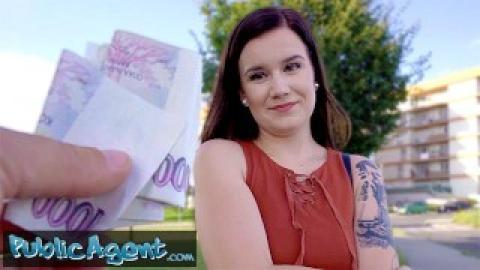 Snel geld van een agent voor sexy, lieve en verlegen amateur Eliss
