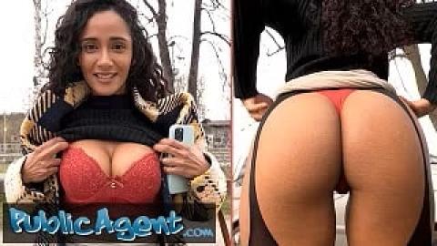 Yetuk ispan pornosini tomosha qiling